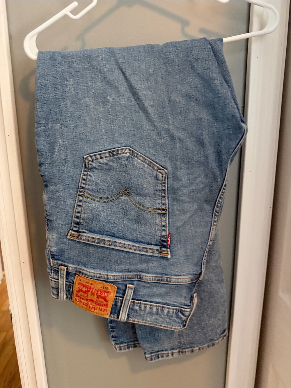 Levi's 511 Slim Men’s Jeans in Light Blue Denim with Tan Patch - Picture 2 of 5